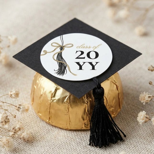 Elegant Grad Tassel Gold Bow Graduation Class of Runder Aufkleber (Elegant Grad Tassel Gold Bow Graduation Class of Classic Round Sticker)