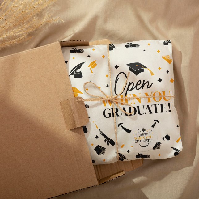 Elegant Graduate Class of 2024 Keepake Abschluss Geschenkpapier (Von Creator hochgeladen)
