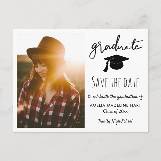 Elegant Graduate Script Save the Date Grad Foto  Ankündigungspostkarte (Vorderseite)