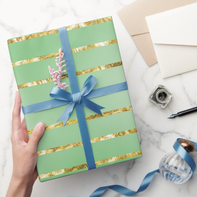 Elegant Green Gold Frohe Weihnachten Geschenkpapier (Schenken)
