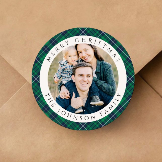 Elegant Green Plaid Photo Christmas Runder Aufkleber (Elegant Green Plaid Photo Christmas Classic Round Sticker)