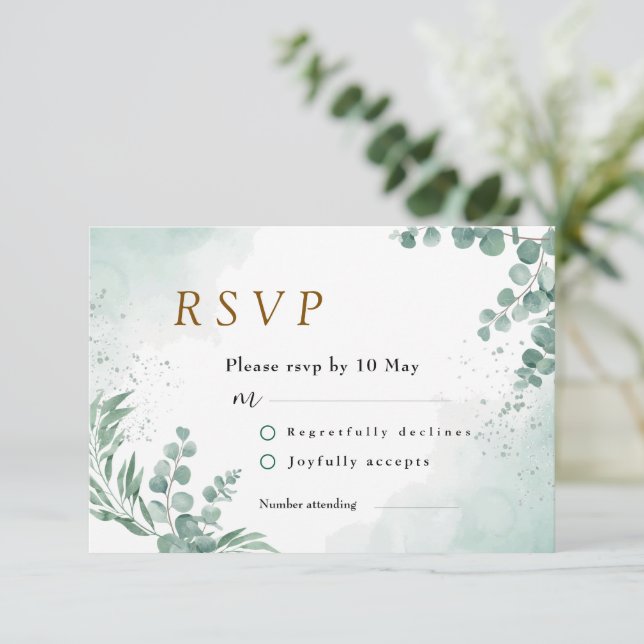 Elegant Greenery Eucalyptus Blätter Wedding RSVP Karte (Stehend Vorderseite)