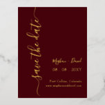 Elegant handgeschriebenes Burgundy Save the Date Folie Einladungspostkarte<br><div class="desc">Burgund Moderne Minimal Einfache Elegante Save the Date Foil Cards</div>