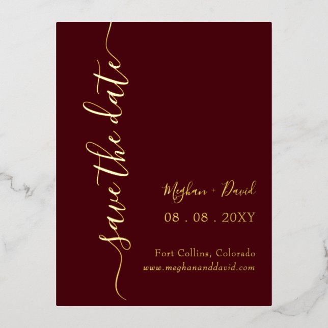 Elegant handgeschriebenes Burgundy Save the Date Folie Einladungspostkarte (Vorderseite)