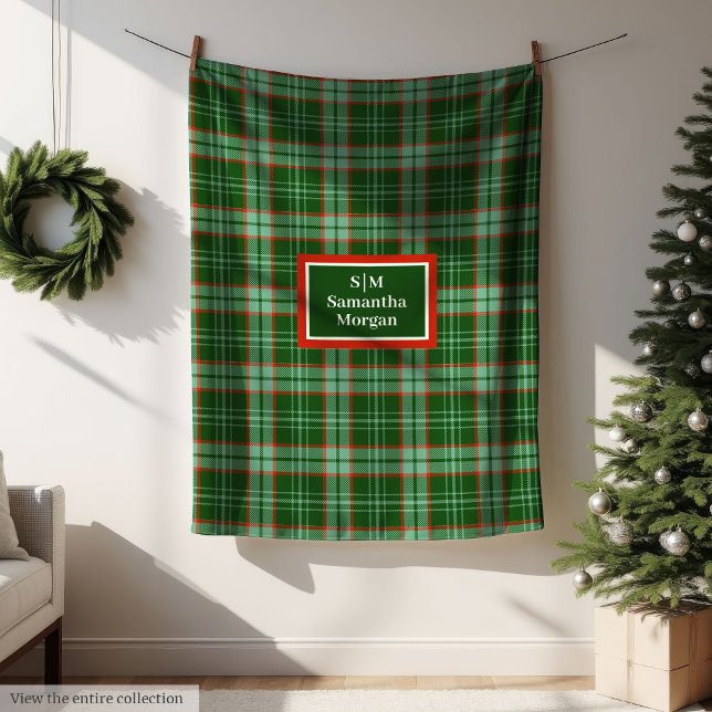 Elegant Holiday Blanket Red Green Monogram Touch Fleecedecke (Elegant Holiday Blanket Red Green Monogram Touch)