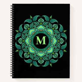 Elegant Hues of Green Mandala Blühe Monogram Notizbuch