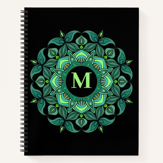 Elegant Hues of Green Mandala Blühe Monogram Notizbuch (Vorderseite)