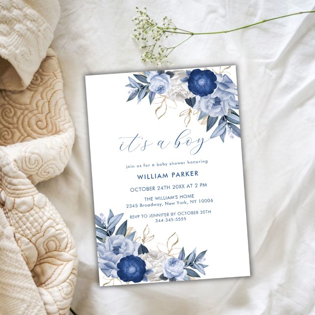 Elegant ist eine junge blaue Blütendusche Einladung (Elegant It's A Boy Blue White Floral Baby Shower Invitation)