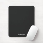 Elegant Jet Black Personalisiert Name - Mousepad<br><div class="desc">Rüsten Sie Ihren Arbeitsbereich mit diesem eleganten und stilvollen Mousepad mit einem Jet-schwarzen Hintergrund und Ihrem individuelle Name in sauberer, moderner Typografie auf. Dieses personalisierte Mousepad eignet sich sowohl für Zuhause als auch für Büroanwendungen und verleiht Ihrem Schreibtisch eine Touch von Eleganz und Individualität. Ein durchdachtes und funktionelles Geschenk für...</div>