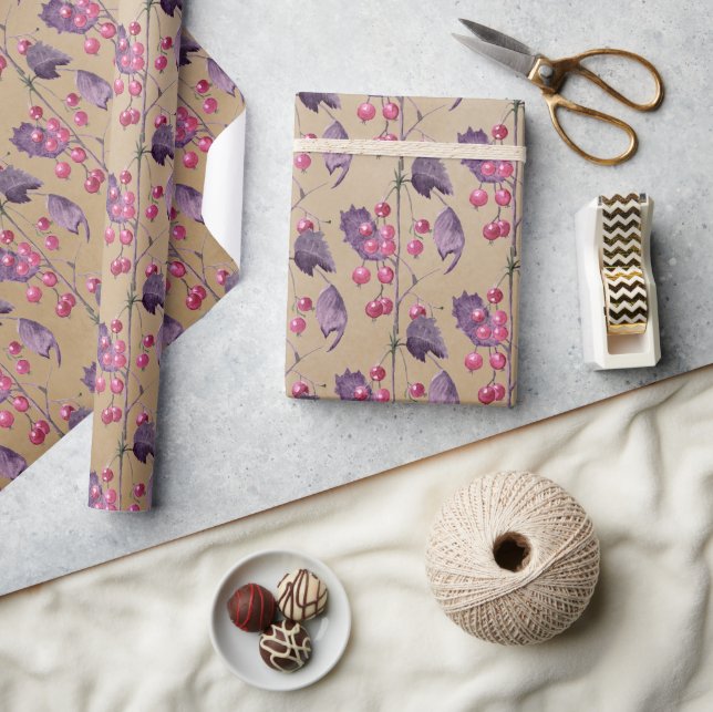 Elegant Kraft Paper Pink Red Berries Geschenkpapier (Kunsthandwerk)