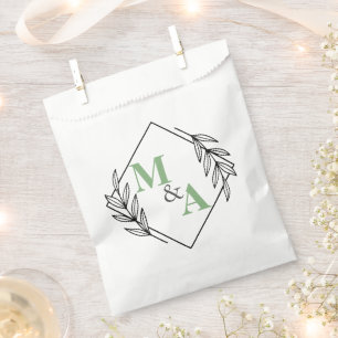 Elegant Leaf Wreath Monogram Greenerity Wedding Geschenktütchen
