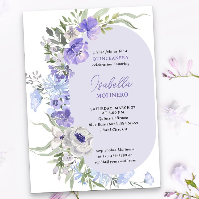 Elegant Lila Peri Floral Quinceanera Einladung (Purple floral quinceanera invitation with modern oval framed with watercolor flowers)