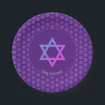 Elegant Lila | STAR DAVID Pappteller<br><div class="desc">Eleganter lila STAR OF DAVID Paper Teller, mit einem farbenfrohen Magen David in einem gefliesten Muster. In der Mitte befindet sich ein Bild eines größeren David-Sterns. Darunter steht CHAG SAMEACH. Dieses ist individuell anpassbar, sodass Sie Ihren Gruß und/oder Namen hinzufügen können, usw. Dies ist ein minimalistisches, einfaches, elegantes Design, besonders...</div>