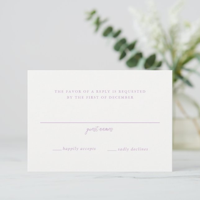 Elegant Lilac Script Monogram Wedding RSVP Karte (Stehend Vorderseite)