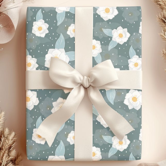 Elegant Magnolia Floral White Polka Dot Geschenkpapier (Von Creator hochgeladen)