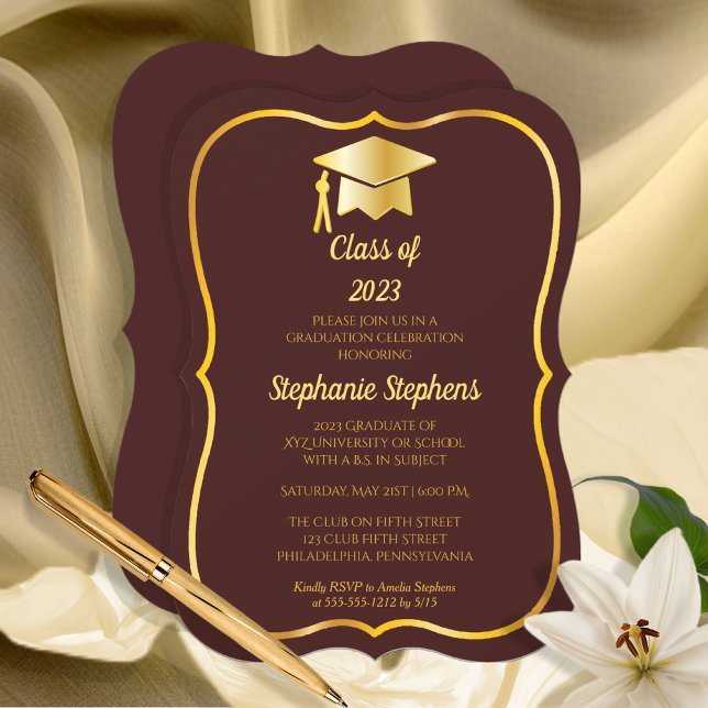 Elegant Maroon | Gold Cap Graduation Party Einladung (Von Creator hochgeladen)