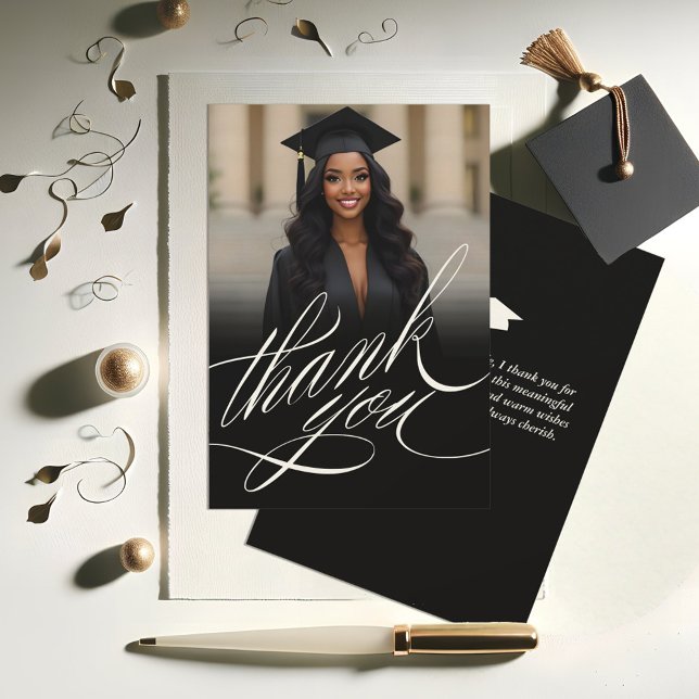 Élégant Merci de graduation de script Carte photo (Black and White Elegant Graduation Photo Thank You Card)