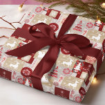Elegant Merry Christmas Red Gold Collage Geschenkpapier<br><div class="desc">Die elegante Merry Christmas Red Gold Collage Wrapping Paper Geschenkpackung enthält ein Muster von Weihnachtselementen wie Schneeflocken, Weihnachtsbäumen, Rentier, Santa und seinen Schlitten in einem Flickwerk aus rot, gold, silber, weiß und tartan mit dem Text "Frohe Weihnachten" in der modernen Kalligraphie-Skript. Ideal für die Geschenkverpackung Weihnachten und Urlaubsgeschenke. Erstellt von...</div>