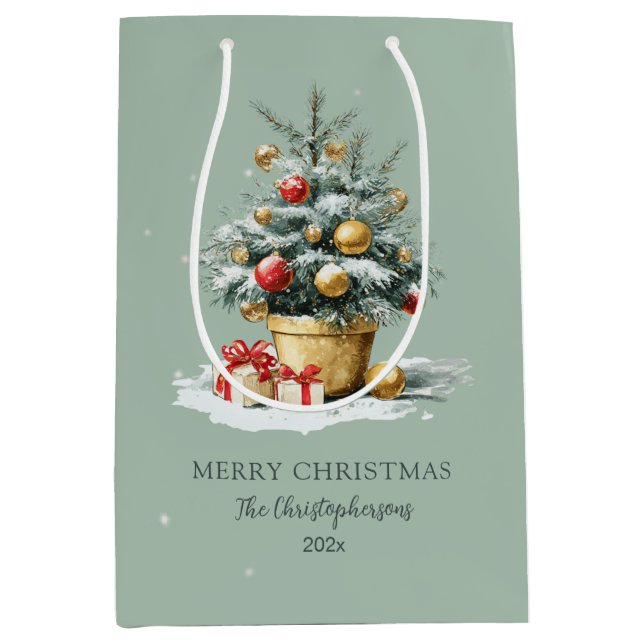 Elegant Merry Christmas Tree Sage Green Gift Bag Mittlere Geschenktüte (Vorderseite)