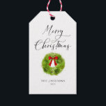 Elegant Merry Christmas Wreath Geschenkanhänger<br><div class="desc">Elegante Weihnachtsgeschenk-Tag mit Aquarellbild eines Urlaubskreises mit rotem Bogen. Der Schriftart sagt "Frohe Weihnachten".</div>