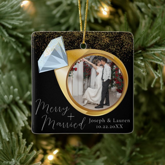 Elegant Minimal Christmas Merry + Verheiratet Keramikornament (Baum)