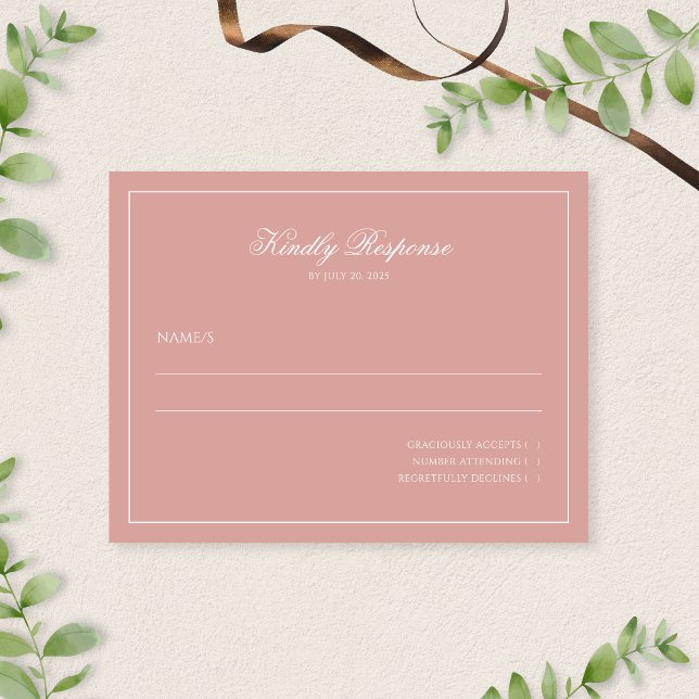 Elegant Minimal Dusty Rose Border Script Wedding RSVP Karte (Von Creator hochgeladen)