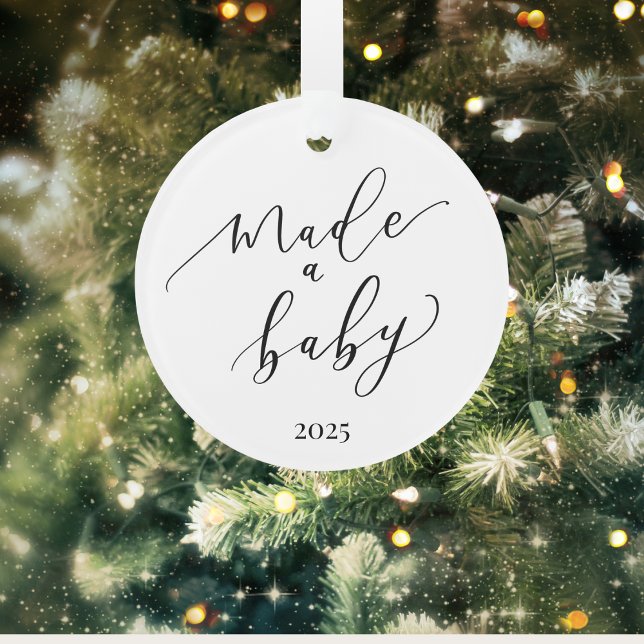 Élégant Minimal Fait Un Ornement Bébé (Made a Baby Ornament | Funny Couples Christmas Keepsake | New Parents Holiday Gift Idea)