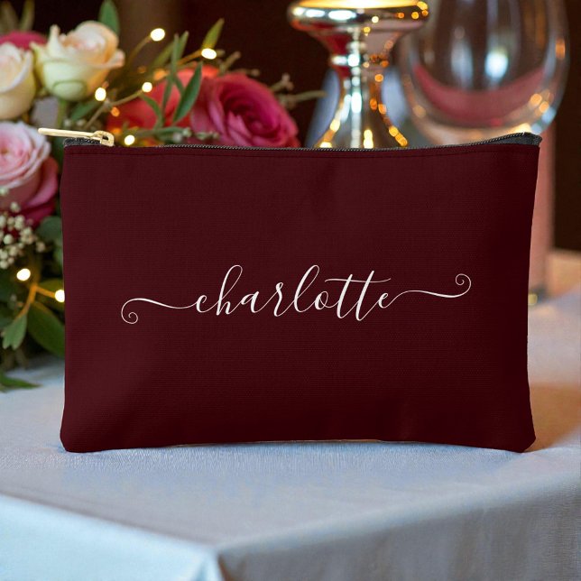 Elegant Minimalist Bridesmaid Name | Deep Burgundy Zubehörtasche (Von Creator hochgeladen)