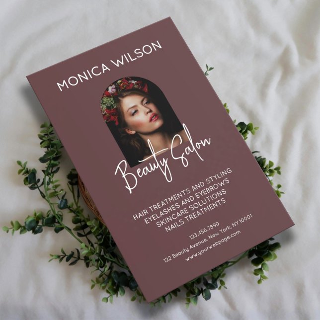 Elegant minimalist maroon beauty salon flyer (Von Creator hochgeladen)