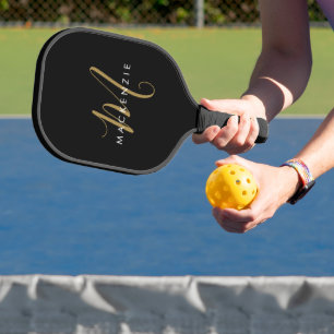 Elegant Modern Black Gold Script Monogram Pickleball Schläger