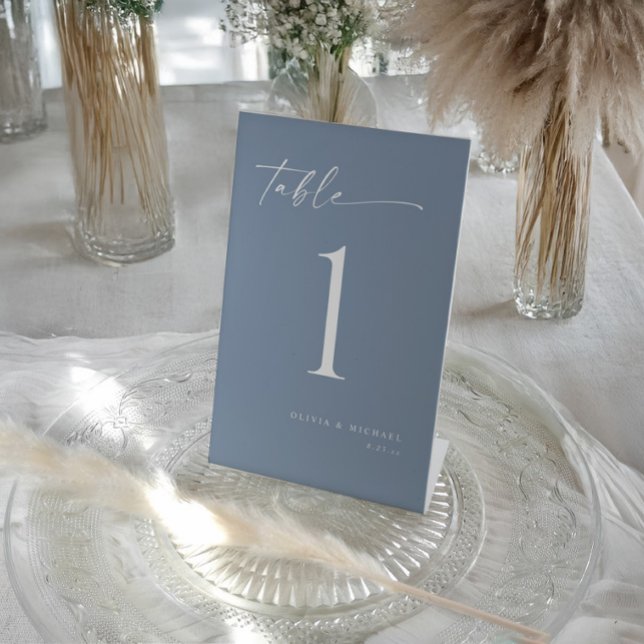 Elegant Modern Dusty Blue Wedding Table Numbers Sockelschild (Dusty blue wedding table number card with elegant handwritten script and minimalist design.)