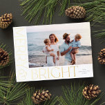Elegant Modern Merry & Bright 1 Photo White Gold  Folien Feiertagskarte<br><div class="desc">This festive holiday photo card features one horizontal photo,  elegant yet simple typography,  and a classic white background. The raised foil greeting on the front says "Merry & Bright".  You can also add another photo and/or additional text to the back!</div>