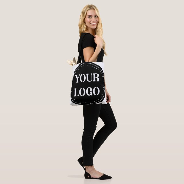 elegant, modern, raffiniert und editierbar. tasche (Am Model)