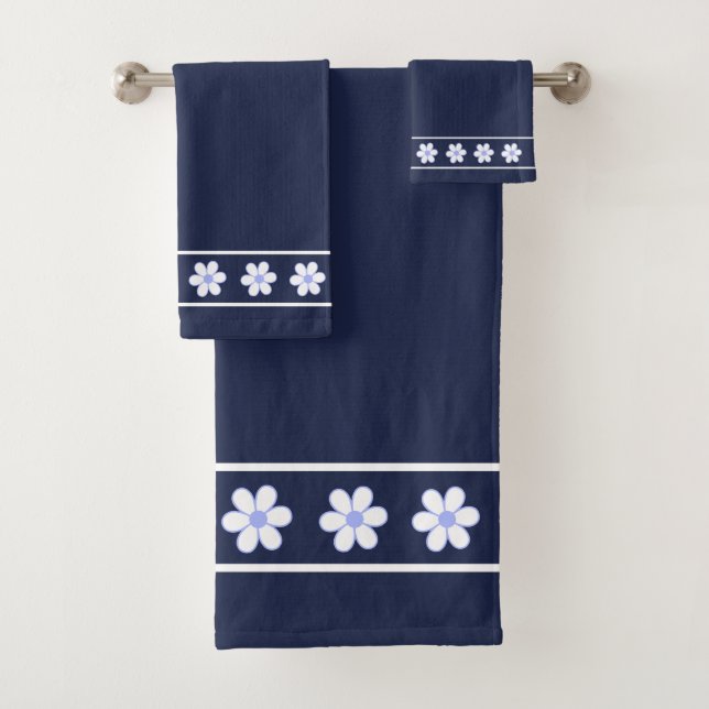 Elegant, Modern White Flowers on Navy Blue Badhandtuch Set (Insitu)