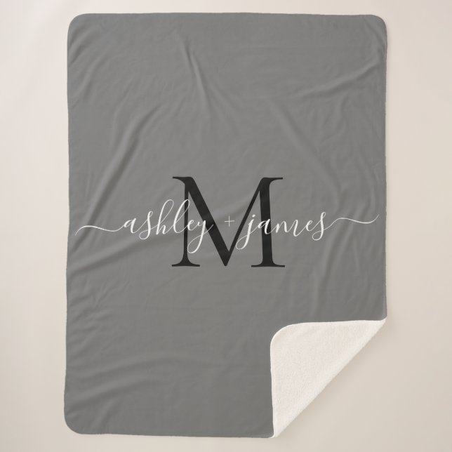 Elegant Monogram Script Names Black Gray Newlywed Sherpadecke (Vorderseite)