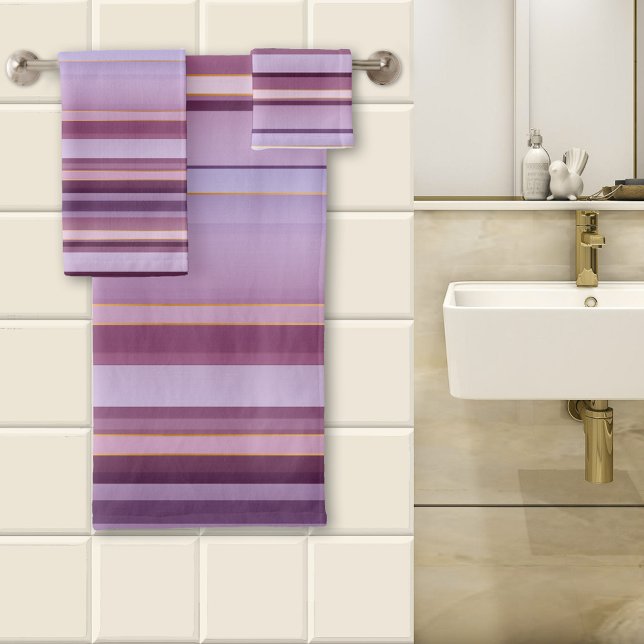Élégant Motif à rayures mauves (A lovely striped bathroom towel set in a variety of mauve purple colors with tiny rose gold lines.)