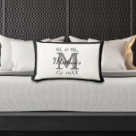 Elegant Mr. und Mrs. Name Black Newlywed Monogram Lendenkissen<br><div class="desc">Ein schlichter,  aber eleganter Schwarz-Weiß Mr. & Mrs. Mit Monogramm Wedding Lumbar Kissen Keepake. Anpassen mit Nachname und Initial des Neugeborenen. Sie können für Ihr gesamtes Brautparty personalisieren! Personalisierte Geschenke für Paare - ein großartiges Hochzeitsgeschenk oder Jubiläumsgeschenk. Reversible Schwarz-Weiß-Design.</div>
