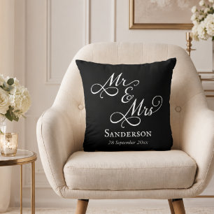 Elegant Mr. und Mrs. Wedding Black Kissen