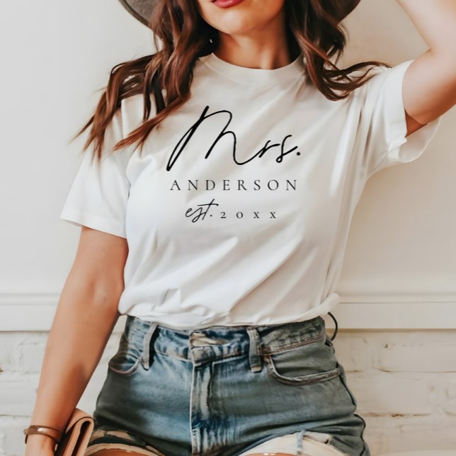 Elegant Mrs Newlywed Custom Black Script Shirt (Von Creator hochgeladen)