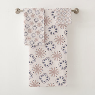Elegant Muted Floral Clover & Starburst Pattern