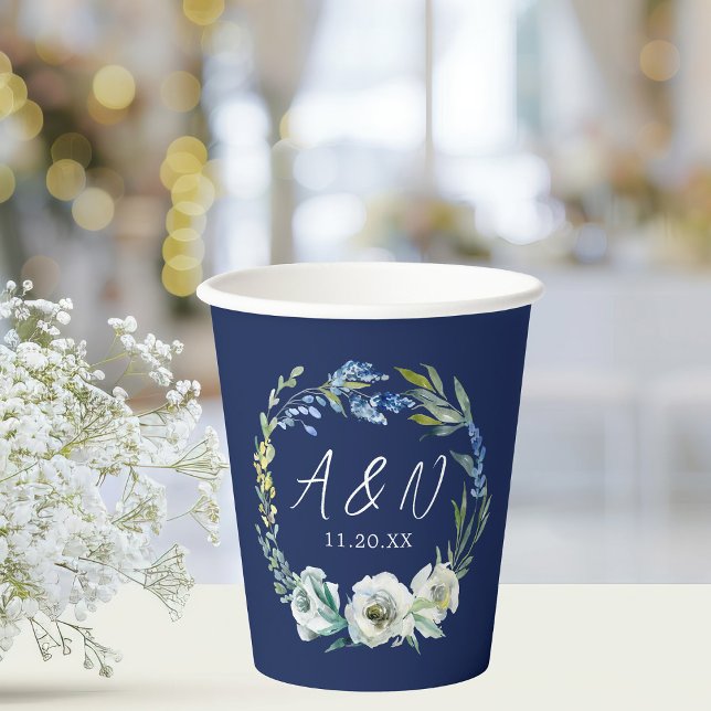 Elegant Navy Blue Floral Monogram Wedding Pappbecher (Von Creator hochgeladen)