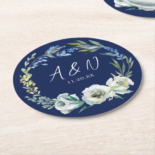 Elegant Navy Blue Floral Monogram Wedding Runder Pappuntersetzer (Angewinkelt)