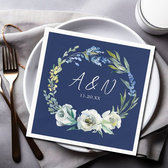 Elegant Navy Blue Floral Monogram Winter Wedding Serviette (Von Creator hochgeladen)
