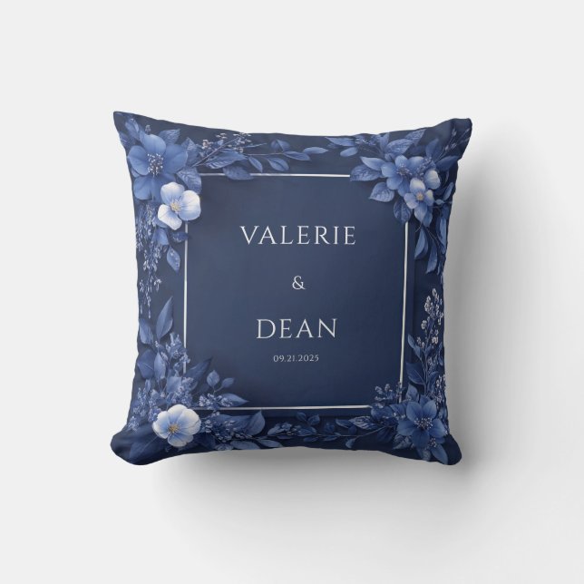 Elegant Navy Blues Floral Wedding Kissen (Vorderseite)