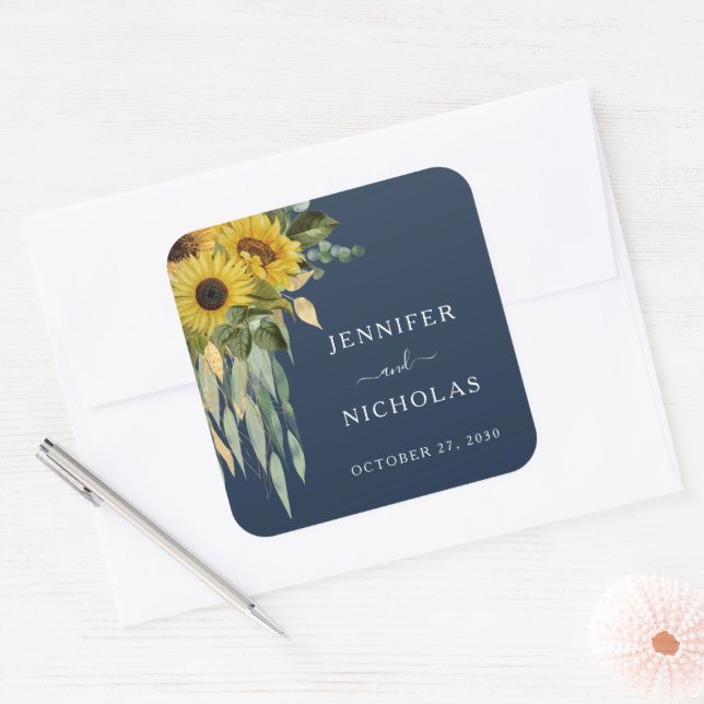 Elegant Navy Blütenblütenblumen Hochzeit Quadratischer Aufkleber (Umschlag)