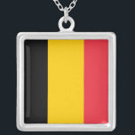 Elegant Necklace mit Flagge Belgiens Versilberte Kette<br><div class="desc">Mit unserer eleganten Halskette mit der Flagge Belgiens heben Sie Ihren Stil auf! Diese Halskette, die mit Präzision und Liebe zum Detail gestaltet wurde, zelebriert das reiche Kulturerbe Belgiens und den Nationalstolz. Der Anhänger zeigt stolz die Flagge Belgiens mit drei vertikalen Streifen in schwarz, gelb und rot. Ob als persönliche...</div>