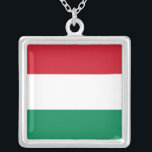 Elegant Necklace mit Flagge Ungarns Versilberte Kette<br><div class="desc">Zeigen Sie Ihre Liebe für Ungarn mit unserer atemberaubenden Halskette unter ungarischer Flagge! Diese Halskette ist mehr als nur ein schönes Accessoire, sie ist eine Feier der lebendigen Kultur und des reichen Erbes Ungarns. Das auffällige Design zeigt die ungarische Flagge und ist somit ein einzigartiger und bedeutsamer Weg, Ihren Stolz...</div>