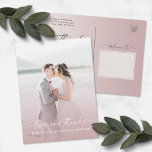 Elegant Ombre Dusty Mauve Wedding Foto Overlay Postkarte<br><div class="desc">Elegant Ombre Dusty Mauve Wedding Foto Overlay Vielen Dank Postkarten. Diese moderne Hochzeit oder jedes Ereignis Dankeschön Postcard Design ist einfach und minimal mit einem hübschen ombre Farbverlauf Fade und trendy Signatur Kalligraphie Skript-Schriftart. Fügen Sie Ihr individuelles Hochzeitsfotografie vorn für ein völlig personalisiertes Aussehen! Die neue Farbpalette für Hochzeiten. Die...</div>