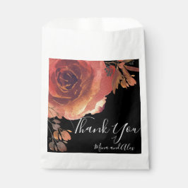 Elegant Orange Crimson Rose Black Geschenktütchen