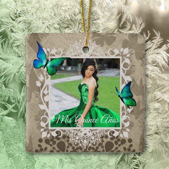 Élégant ornement de conservation de la Quinceanera (emerald green quinceanera christmas ornament keepsake mis quince anos green dress portrait)